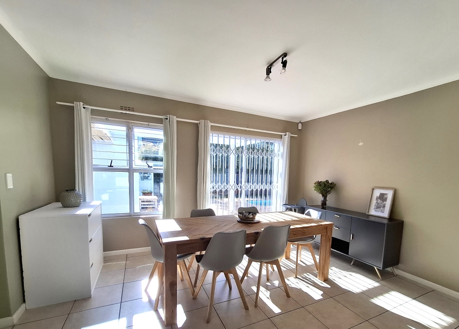 To Let 4 Bedroom Property for Rent in Sunningdale Western Cape